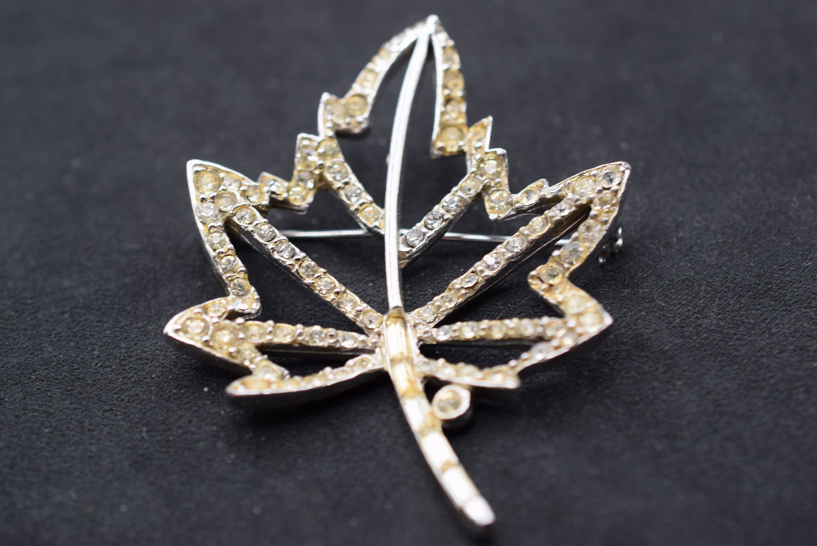 Rhinestone 1940's Leaf Form Brooch Pin Vintage Lot Fi 457: Rhinestone 1940's Leaf Form Brooch Pin Vintage