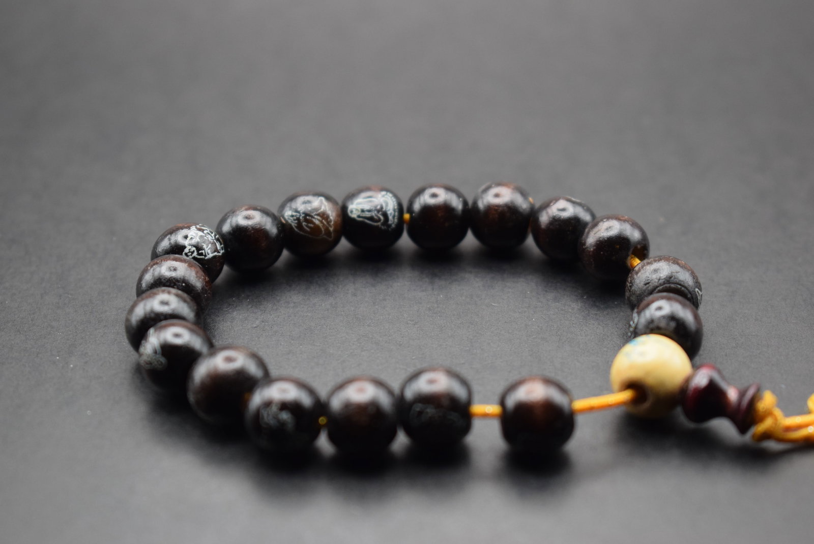 Buddist Prayer Bracelet wooden sprinted beads one size Lot 463 (1 of 2)