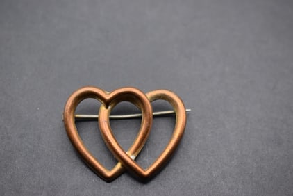 Sweetheart Brooch Double Hearts Pin Lot 472 (1 of 2)