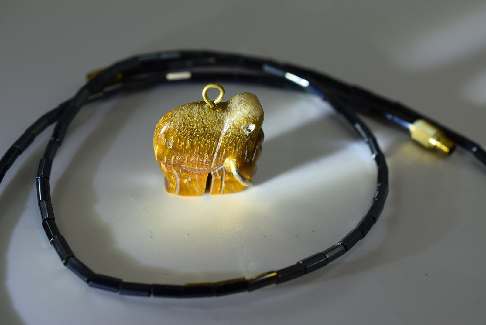 Hematite bead Tigers Eye Elephant Stone Necklace 20 1/2" Lot IL 477: Hematite bead Tigers Eye Elephant Stone Necklace 20 1/2"