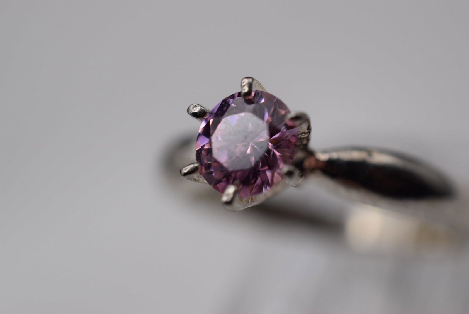 Solitaire Ring size 5.75 Lot Fi 492