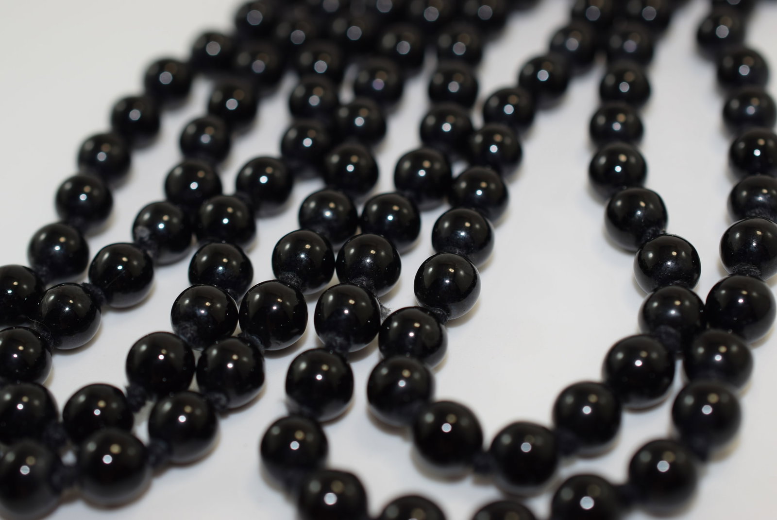 Onyx 48" Long Knotted Vintage Necklace Lot IL 525: Onyx 48" Long Knotted Vintage Necklace