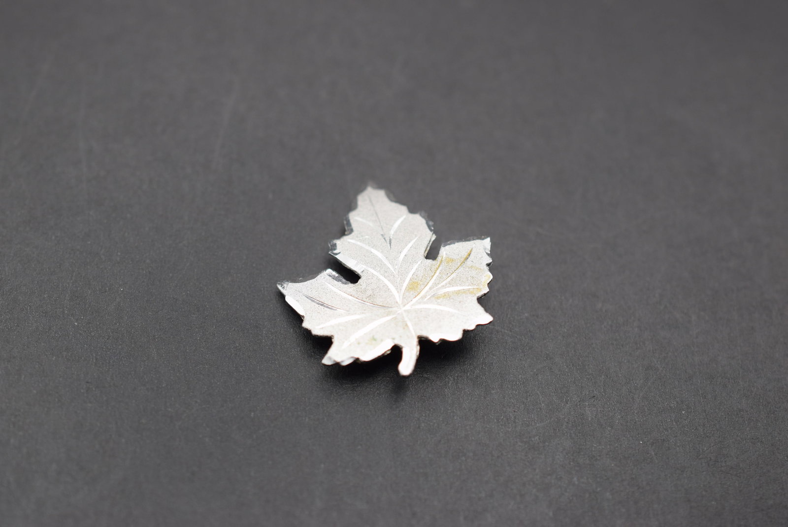 Sterling Maple Leaf Brooch Pin Vintage 925 Lot 526 (1 of 2)