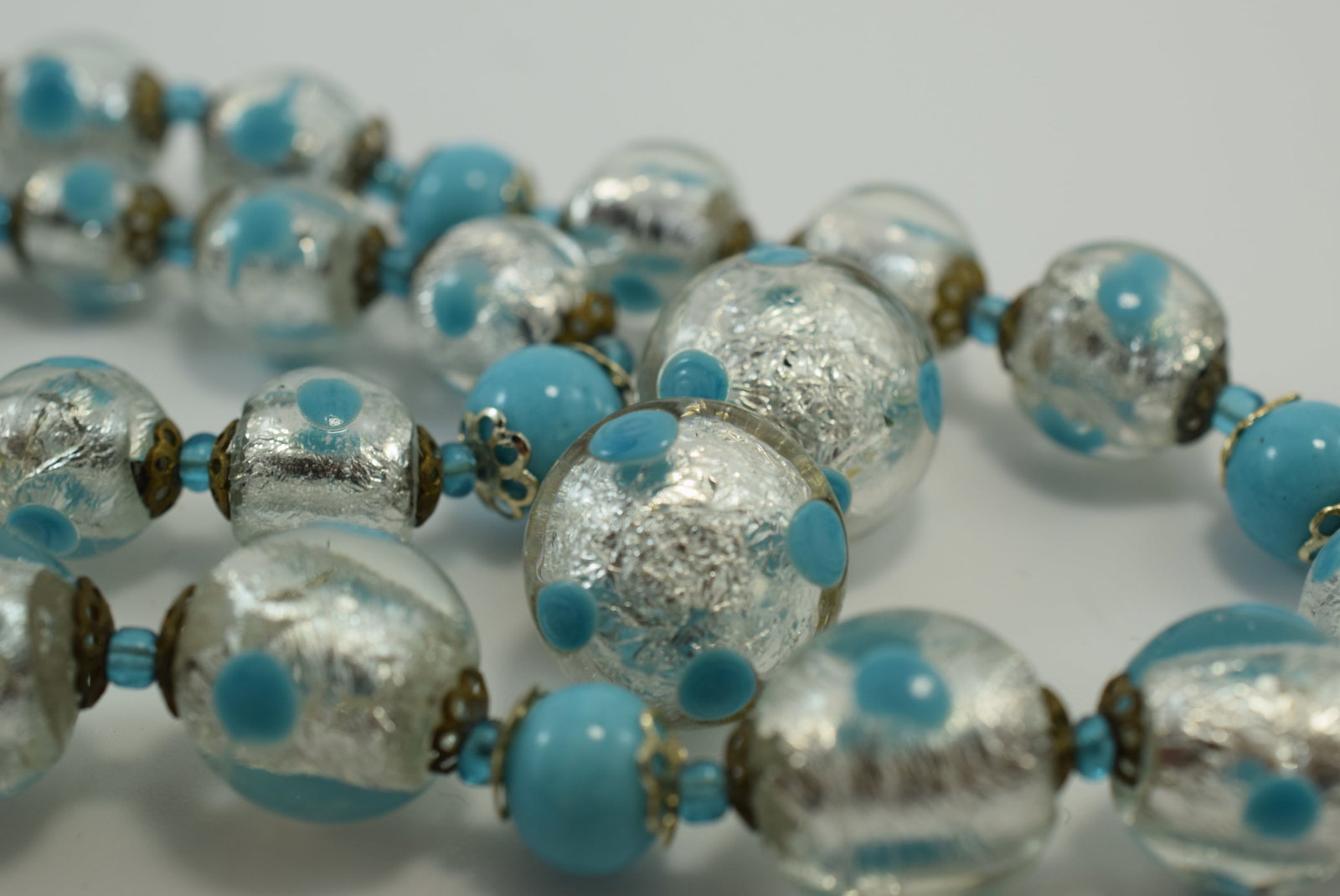 Fab Turquoise Colored Dots on Art Glass Vintage Necklace Lot IL 533: Fab Turquoise Colored Dots on Art Glass Vintage Necklace 20" plus Clip Earrings