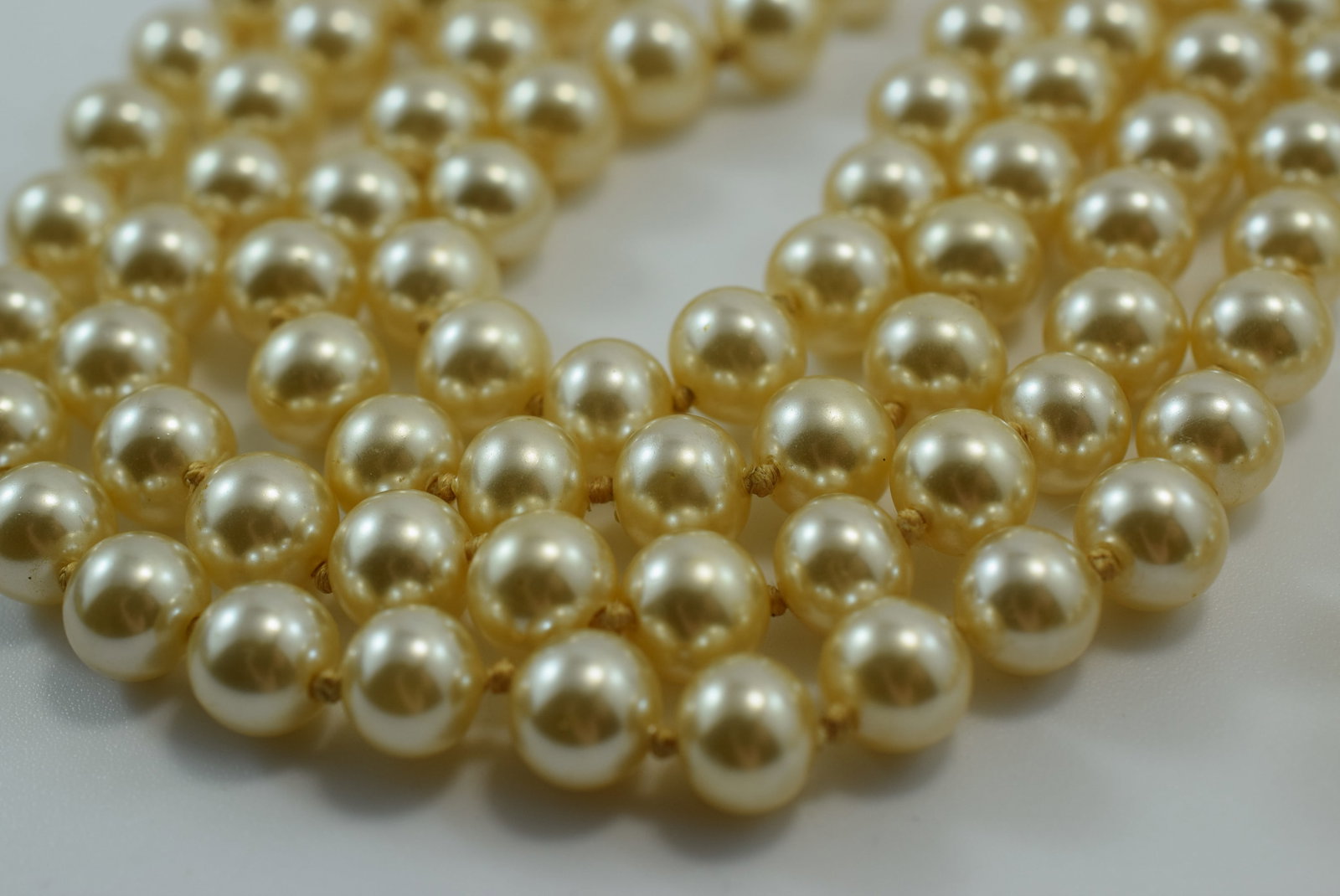 1940's Glass Pearl Knotted Double Strand Necklace Lot IL 546 (1 of 2)