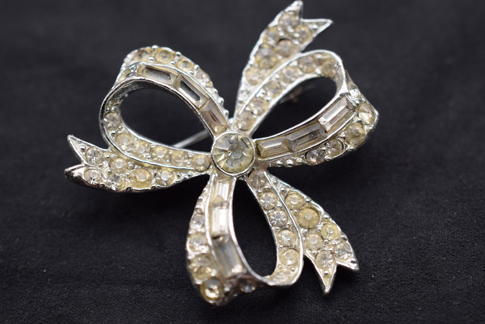 Rhinestone Bow Brooch Vintage 1950's Lot#CF 562 (1 of 4)