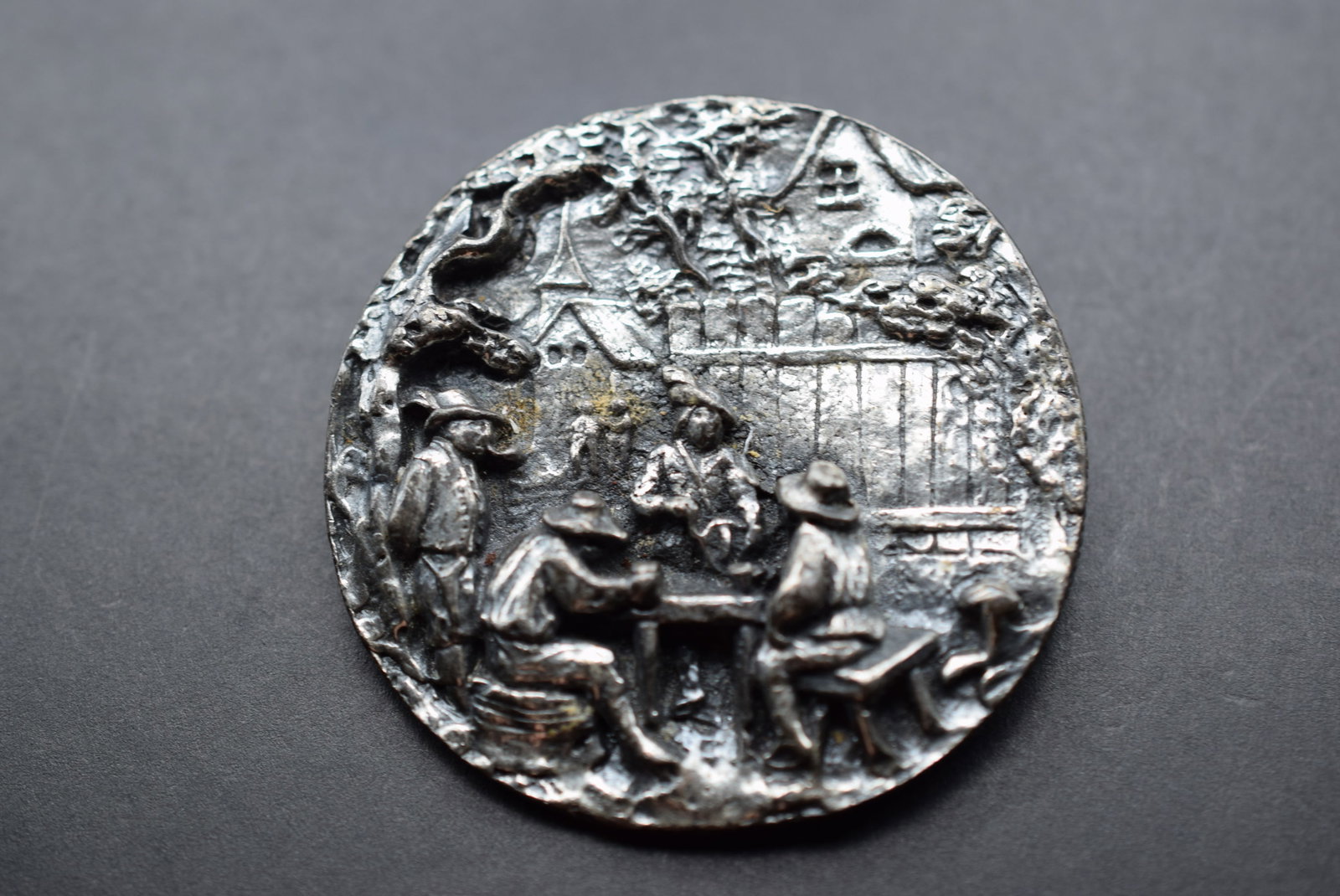 Medievel Times Scene Brooch Pin Lot 565: Medievel Times Scene Brooch Pin Measures 2" in Diameter