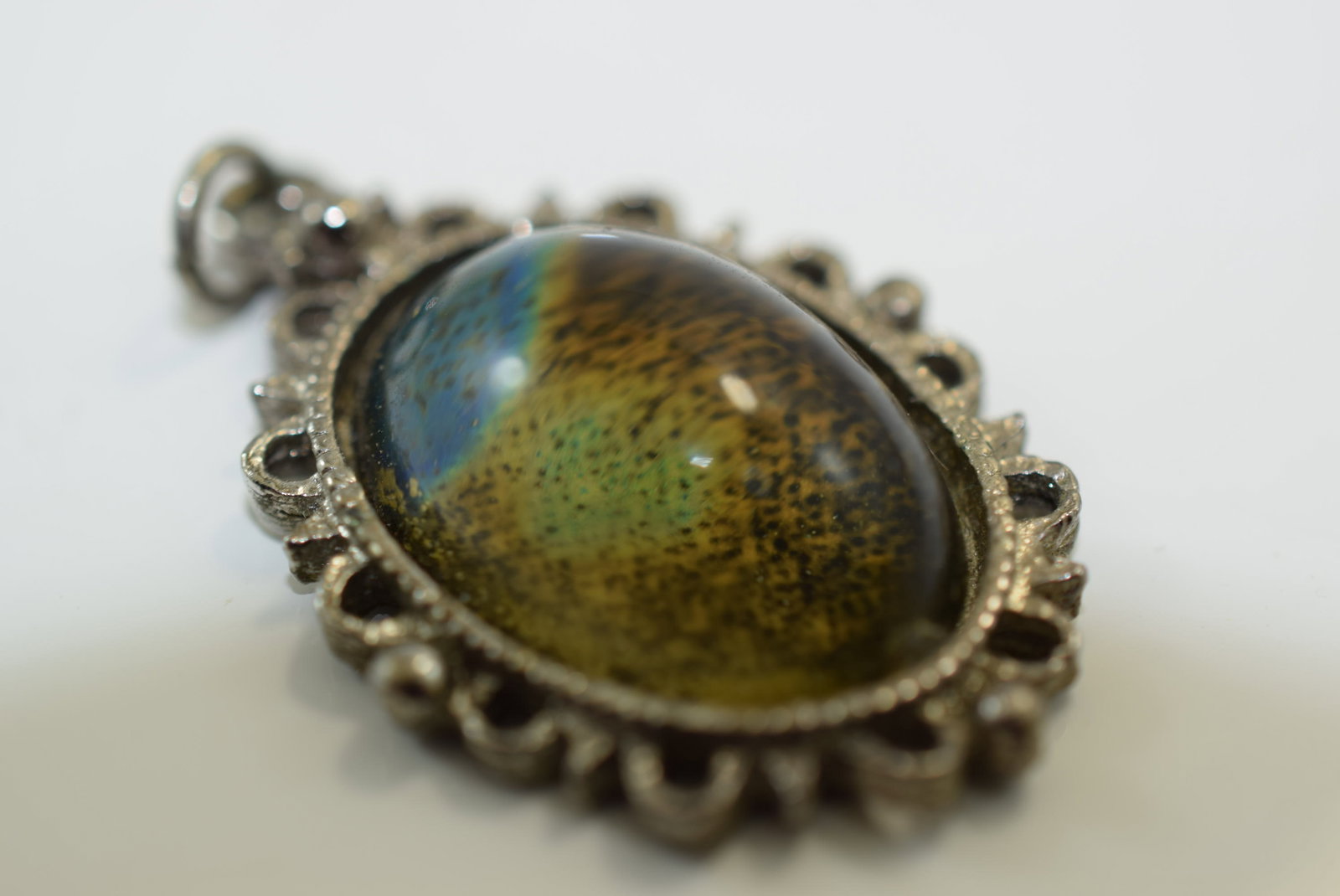 Mood Color Change Vintage Pendant 1 1/8" Lot IL 566 (1 of 3)