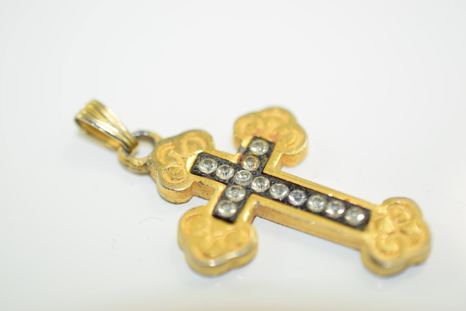 Maltese Cross Pendant Vintage 1 3/8" plus bale Lot IL 595: Maltese Cross Pendant Vintage 1 3/8" plus bale