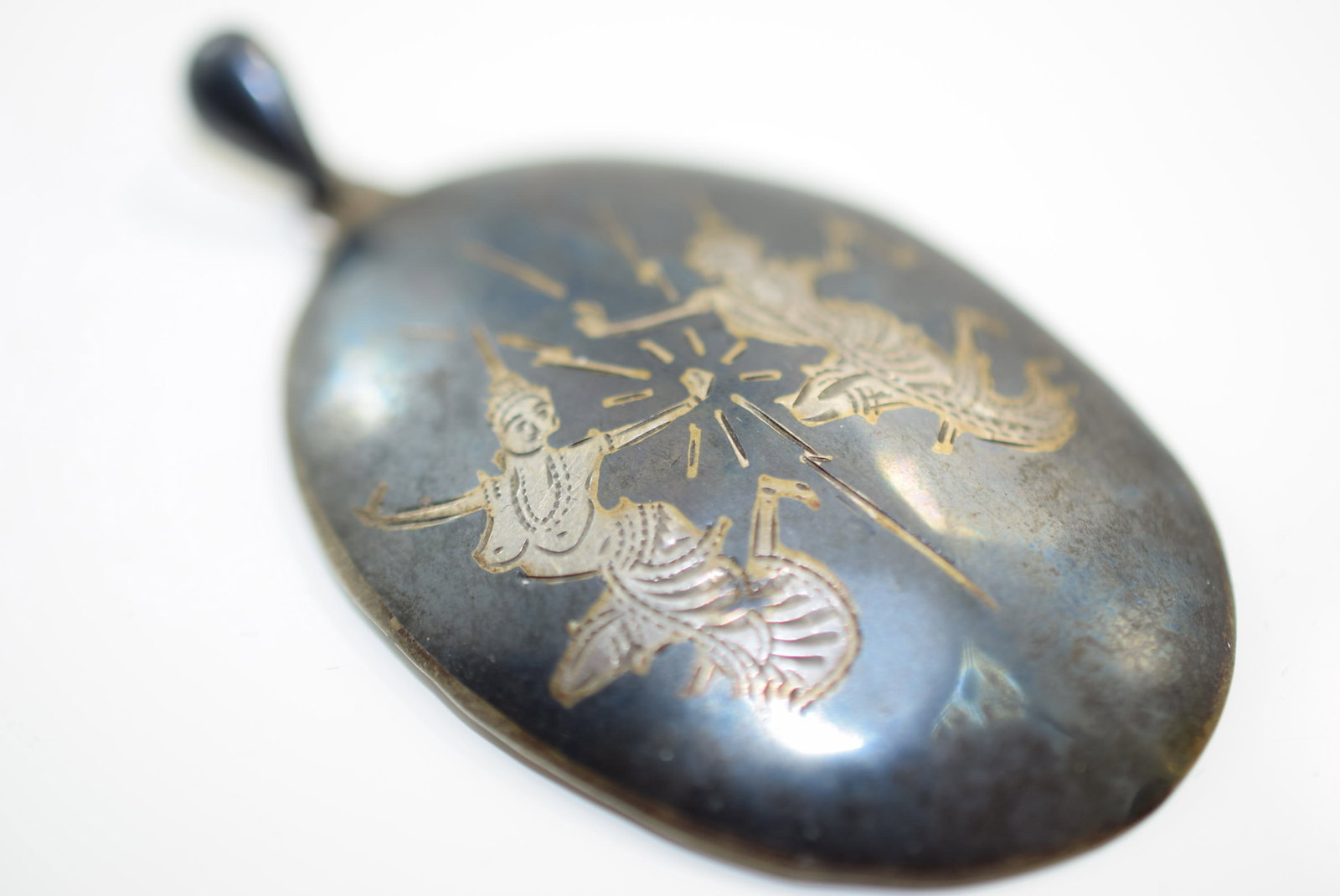 Huge Enamel Pendant Sterling Silver 925 weighs 7.39 grams Lot IL 598: Huge Enamel Pendant Sterling Silver 925 weighs 7.39 grams Signed Sterling