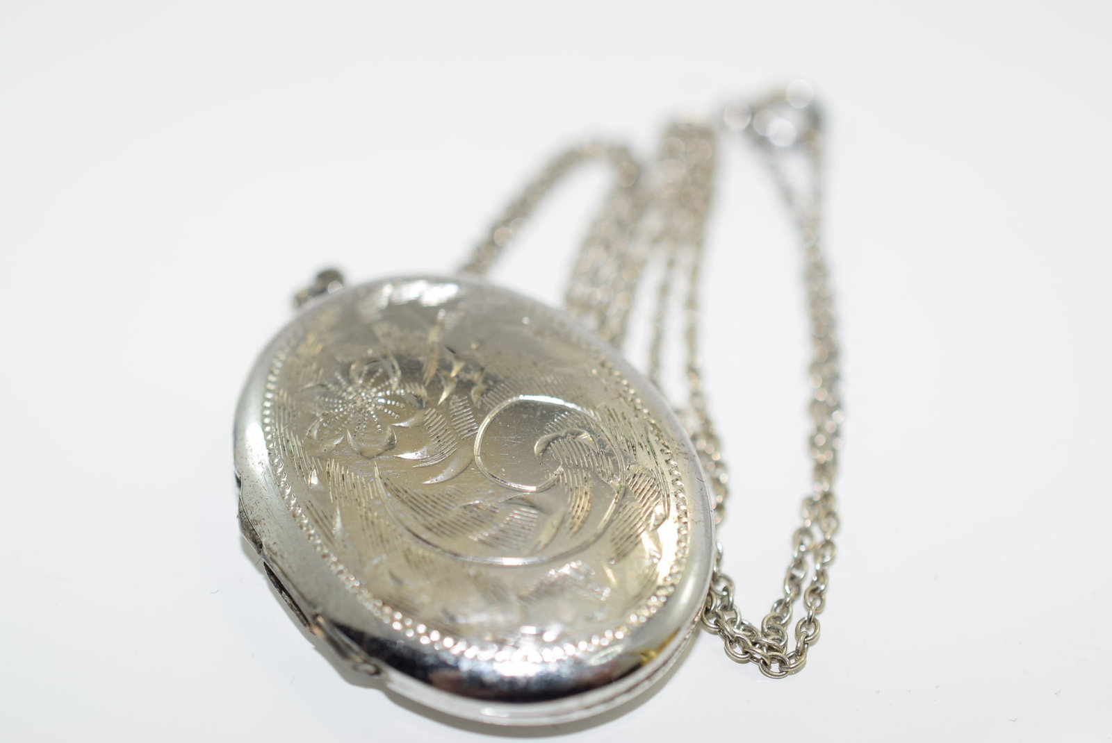 Sterling Chain 18" Sterling Locket 1 3/8" weighs 10.76 grams Lot IL 600 (1 of 3)