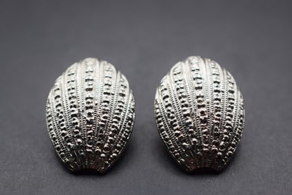 Pierced Earrings Vintage Shell Shaped Lot 603: Pierced Earrings Vintage Shell Shaped measures 1" x 3/4" with Sterling Silver 925 Butterfly Backings