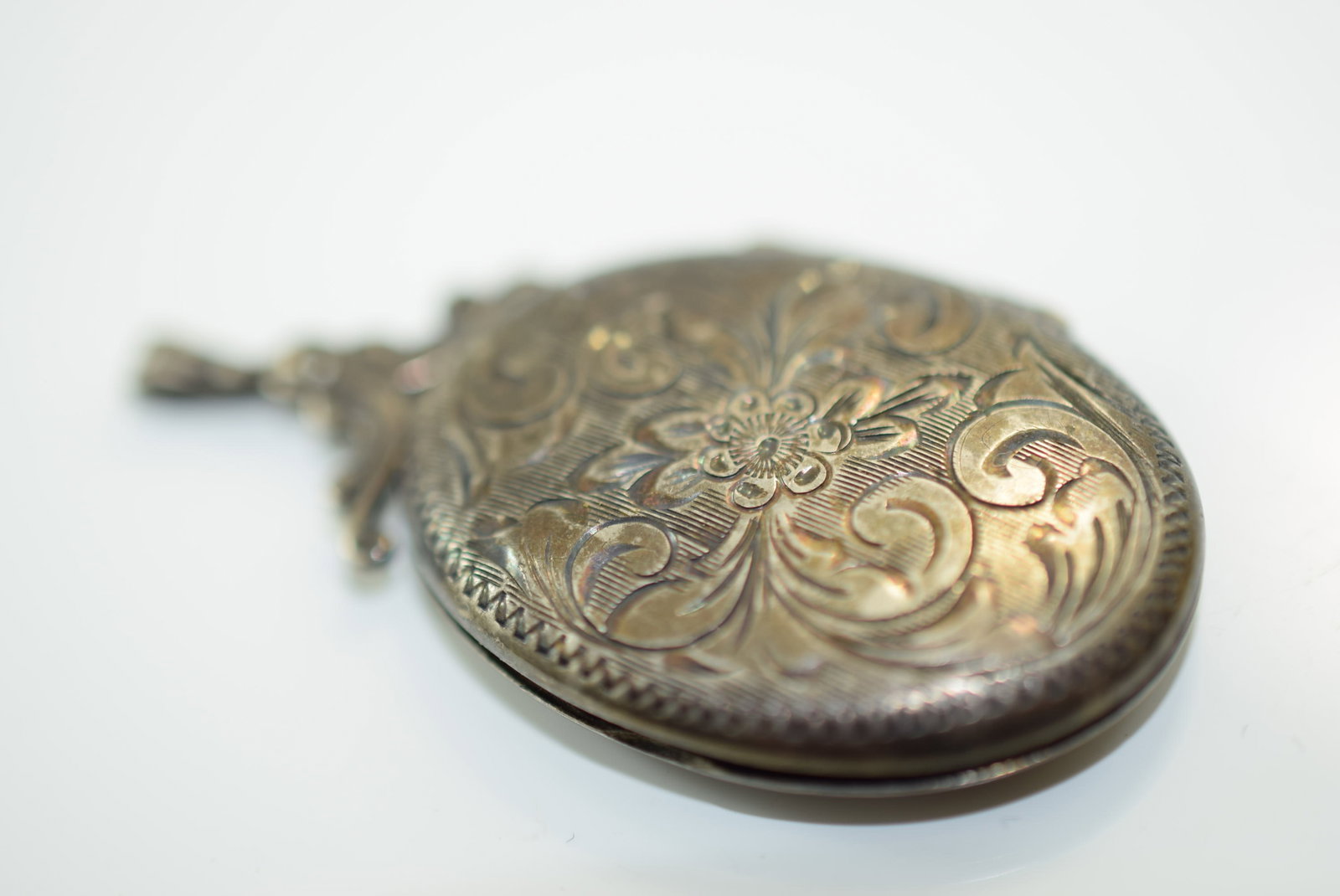Edwardian Sterling Locket Pendant Vintage 1 5/8" plus bale weighs 7.55 grams Lot IL 610 (1 of 4)