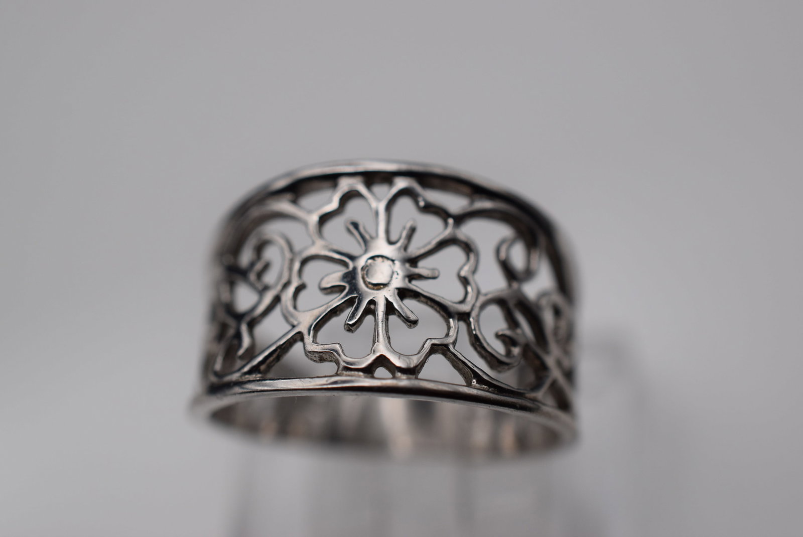Cutwork Sterling Silver 925 Ring Size 5.25 Lot Fi 632: Cutwork Sterling Silver 925 Ring Size 5.25