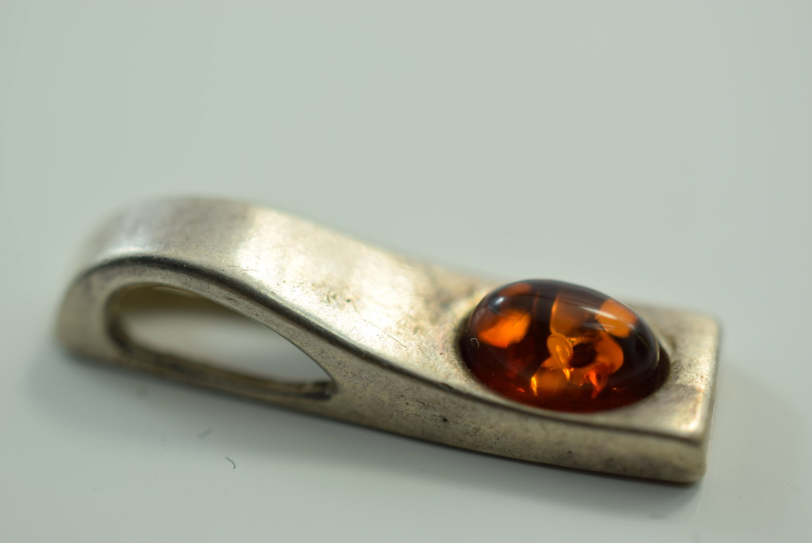 Genuine Amber Pendant Sterling Silver 925 7/8" Lot IL 639: Genuine Amber Pendant Sterling Silver 925 7/8"