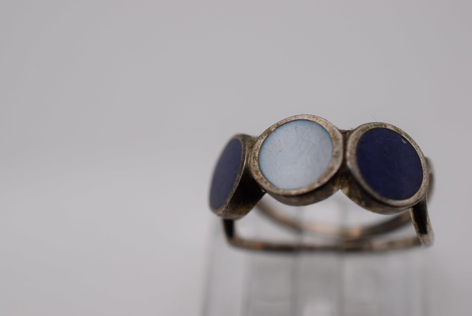 Inlaid Dots Sterling Silver 925 Ring Size 4.5 Lot Fi 642: Inlaid Dots Sterling Silver 925 Ring Size 4.5