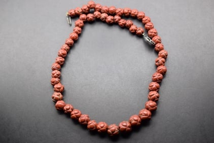 Stone Carved Bead Necklace Vintage Lot 644: Stone Carved Bead Necklace Vintage measures 17" long and beads measure between 8 and 9mm