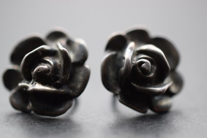 Old Rose Sterling Silver 925 Signed Vintage Screwback Earrings Lot 680: Old Rose Sterling Silver 925 Signed Vintage Screwback Earrings measures 3/4" in diameter weighs 7.41 grams