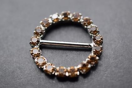 Mini Rhinestone Scarf Clip thread Lot 700 (1 of 2)