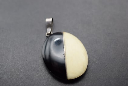 Ebony Bone Sterling 925 Silver Pendant Lot 709: Ebony Bone Sterling 925 Silver Pendant Measures 1 1/8" x 1" without the bale