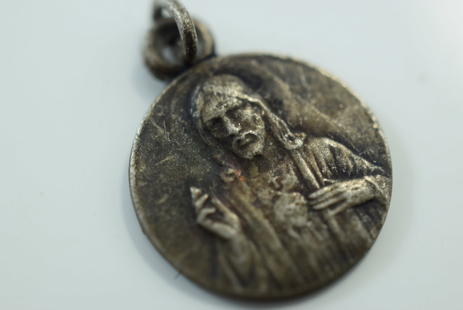 Religious Medal 5/8" Vintage Lot IL 724 (1 of 2)