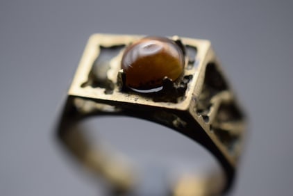 1970's Tiger Eye Ring Vintage Size 9.75 Lot 733: 1970's Tiger Eye Ring Vintage Size 9.75 top measures 3/8"