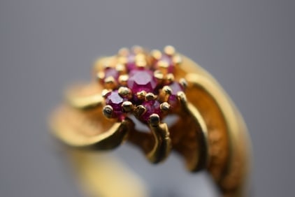 1970's Rhinestone Ruby Vintage Cocktail Ring Size 7 Lot 734: 1970's Rhinestone Ruby Vintage Cocktail Ring Size 7 top measures 1/2"