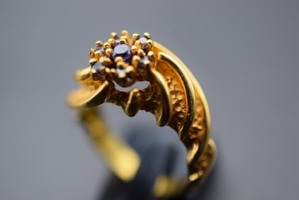 1970's Rhinestone Purple Vintage Cocktail Ring Size 7 Lot 735: 1970's Rhinestone Purple Vintage Cocktail Ring Size 7 top measures 1/2"