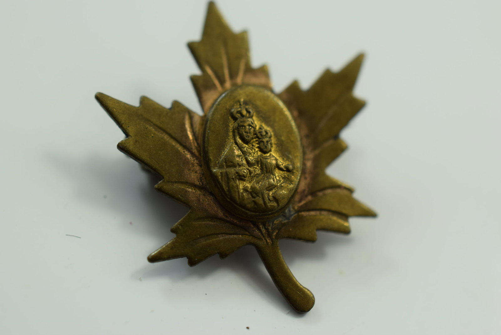 Tiny Religious Brooch Pin 3/4" Vintage Lot IL 739 (1 of 2)