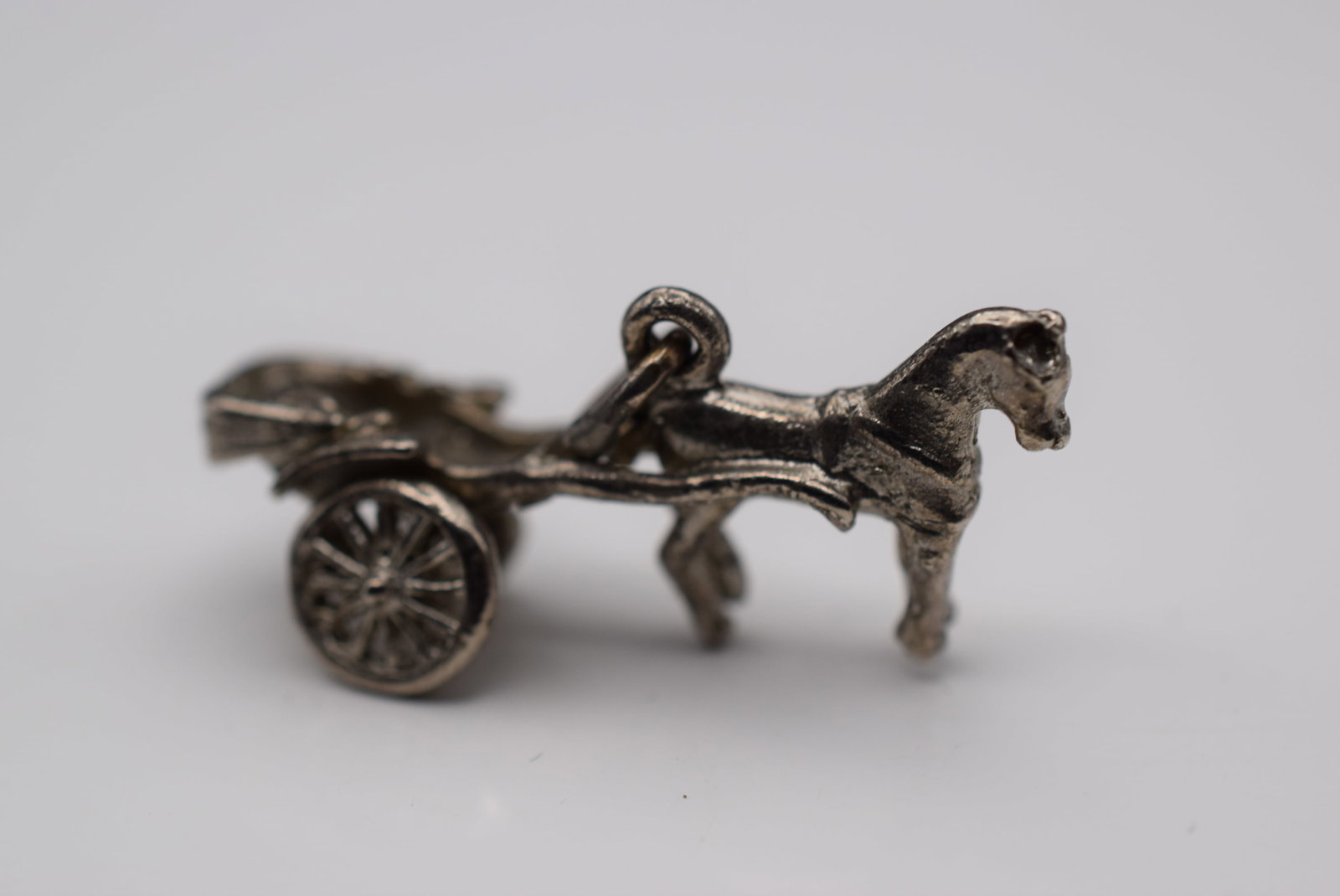 Horse Carriage Pendant Charm Sterling Silver 925 Lot Fi 745: Horse Carriage Pendant Charm Sterling Silver 925 one wheel missing just like in the old days !