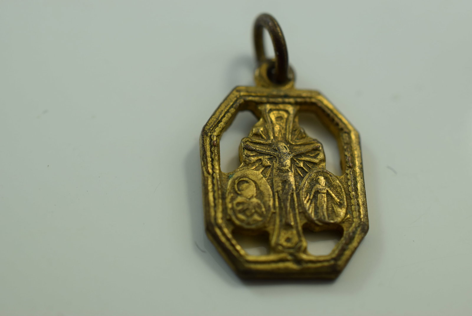Religious Medal Tiny Vintage 5/8" Lot IL 746 (1 of 2)