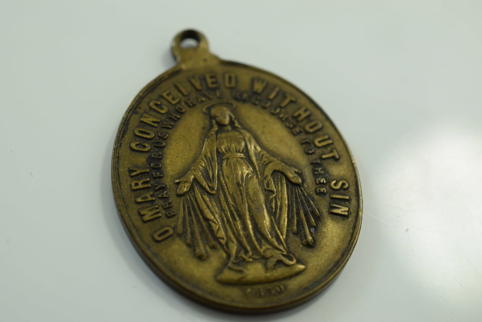 Mary Religious Medal Vintage 1 1/2" Nice Patina Lot IL 752 (1 of 3)