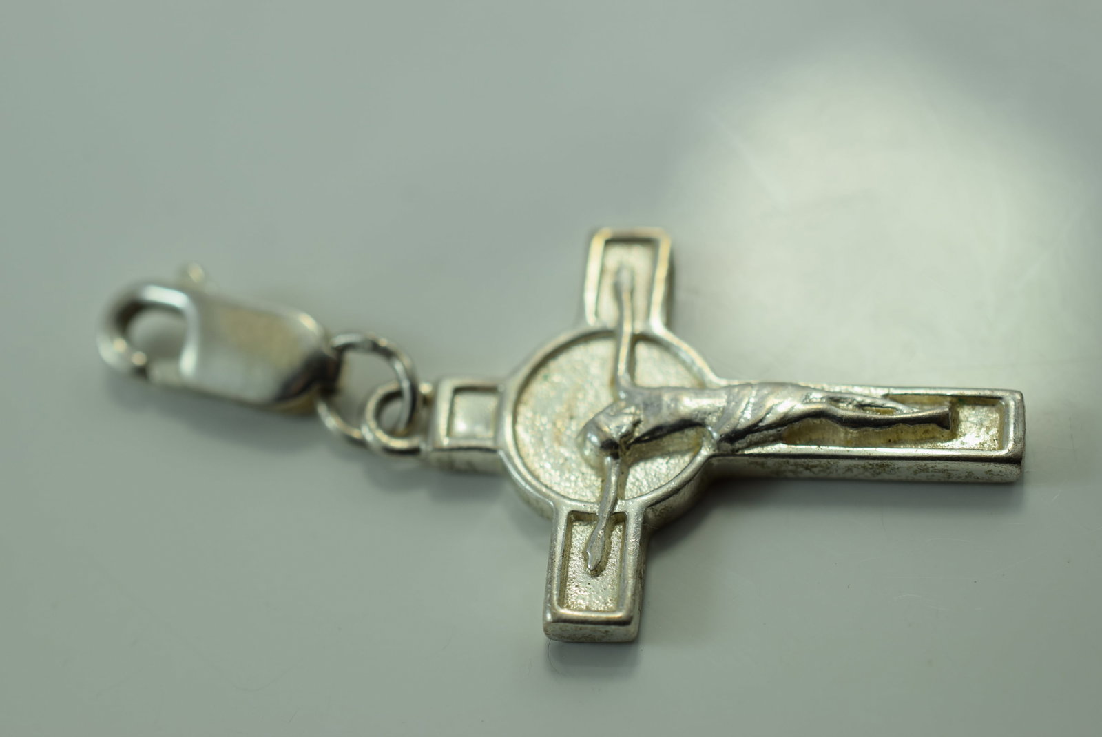 Sterling Crucifix Cross 925 Pendant signed 925 Lot IL 769: Sterling Crucifix Cross 925 Pendant signed 925 pm bale and on back of cross measures 1 1/8" without the bale