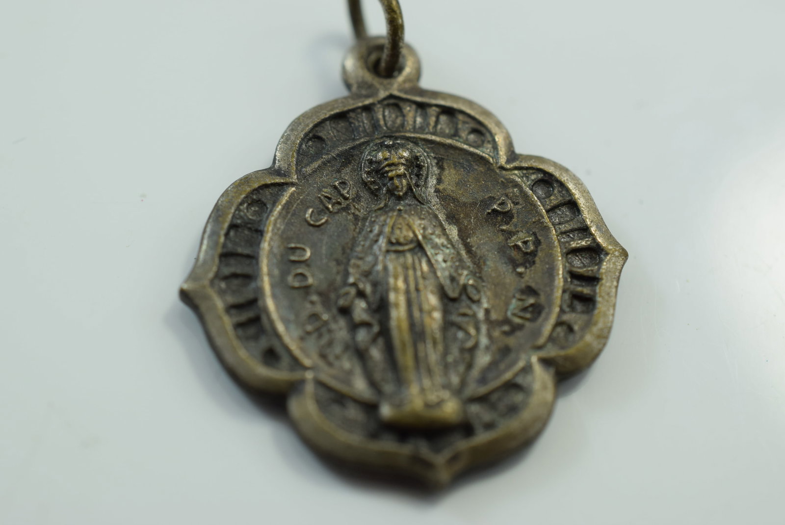 Religious Medal Vintage 7/8" Lot IL 802 (1 of 2)
