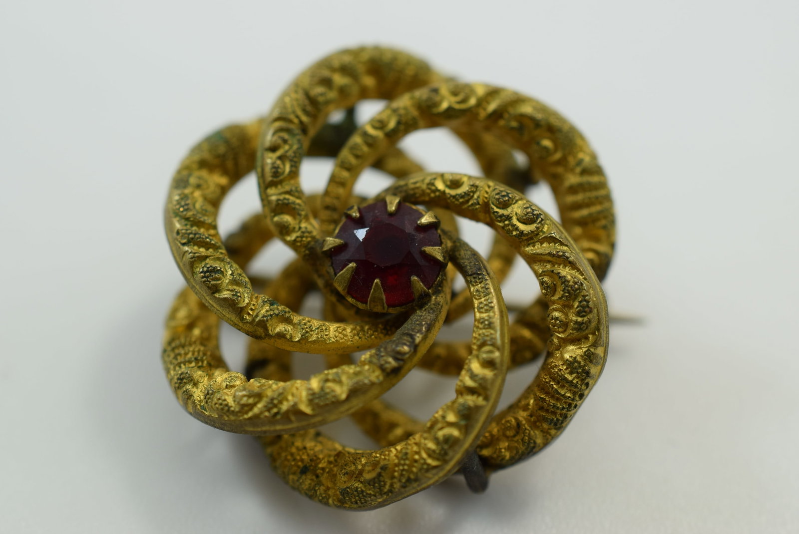 Edwardian Sweet Brooch Pin Twisted Knot 1" Sweetheart Vintage Lot IL 817: Edwardian Sweet Brooch Pin Twisted Knot 1" Sweetheart Vintage