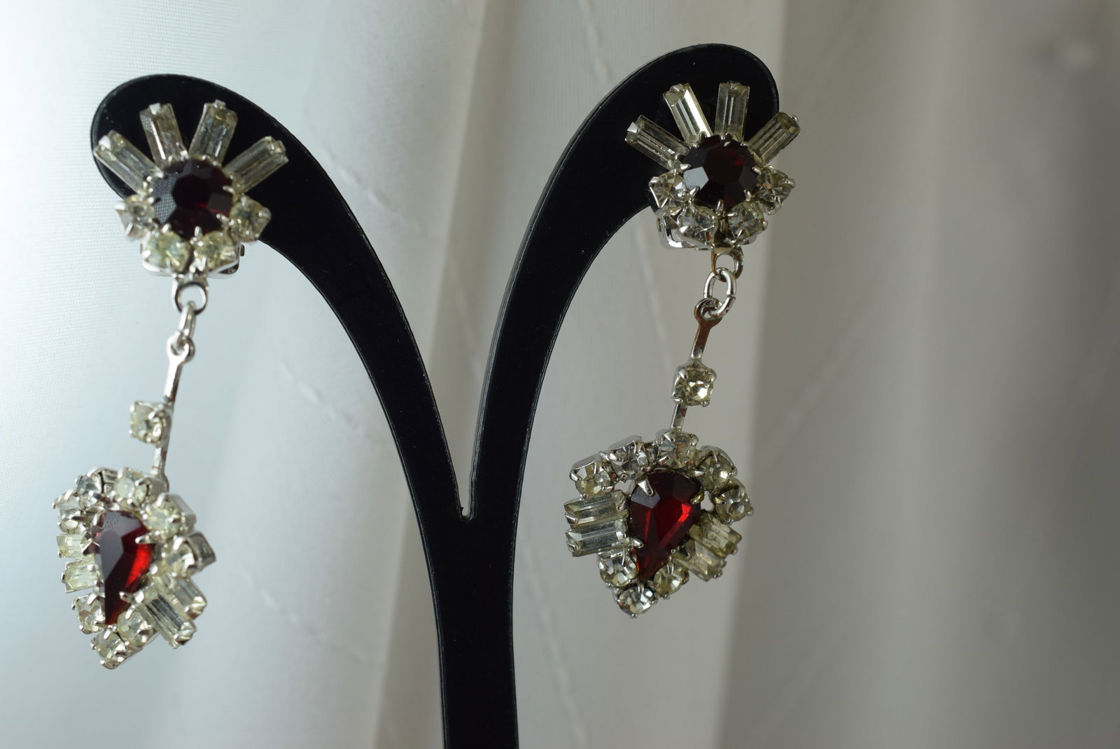 Gorgeous Red Rhinestone Dangle Clip Vintage Earrings 1940's Lot IL 819: Gorgeous Red Rhinestone Dangle Clip Vintage Earrings 1940's