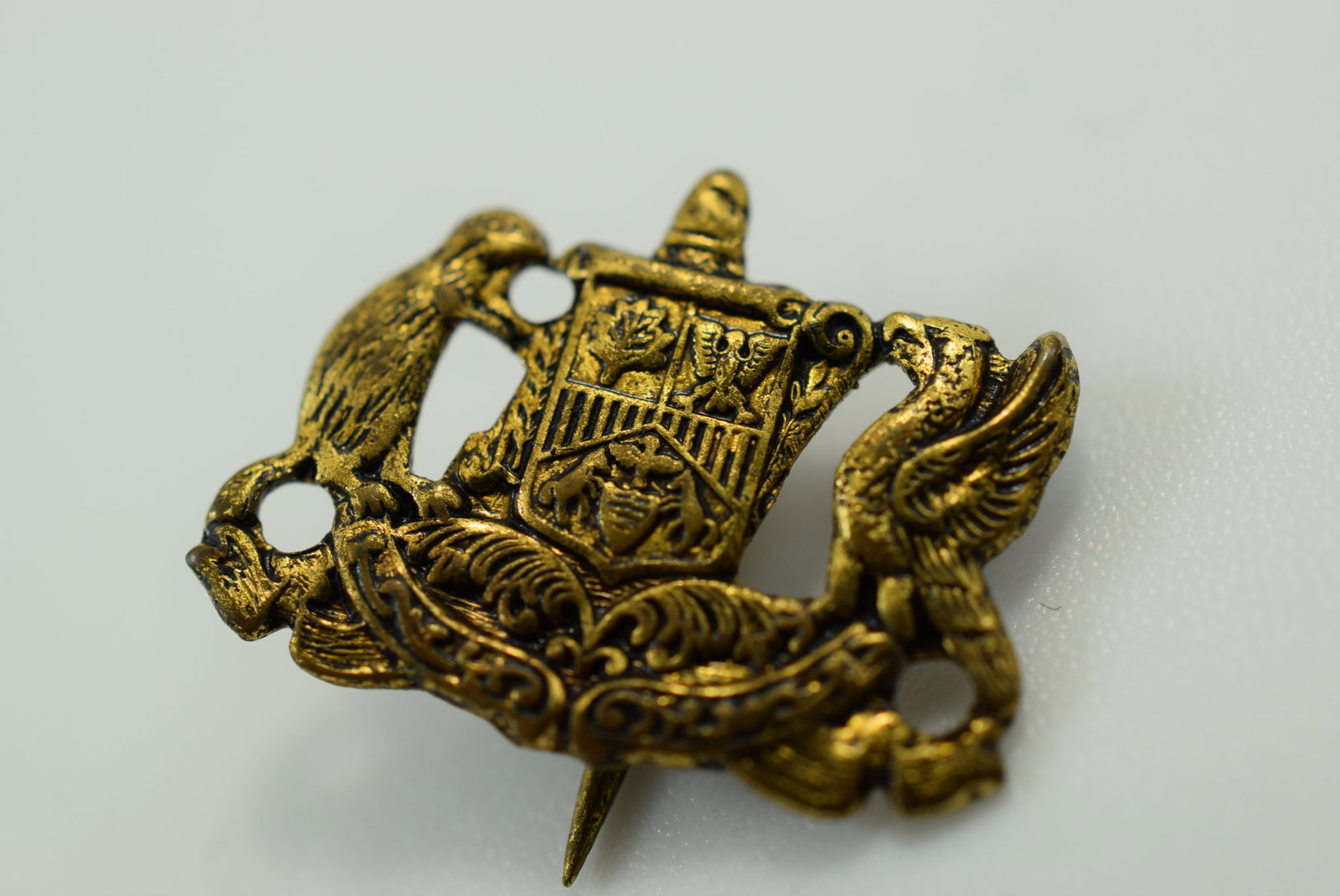 Crest Brooch Vintage Beaver Eagle 5/8" Lot IL 829 (1 of 2)