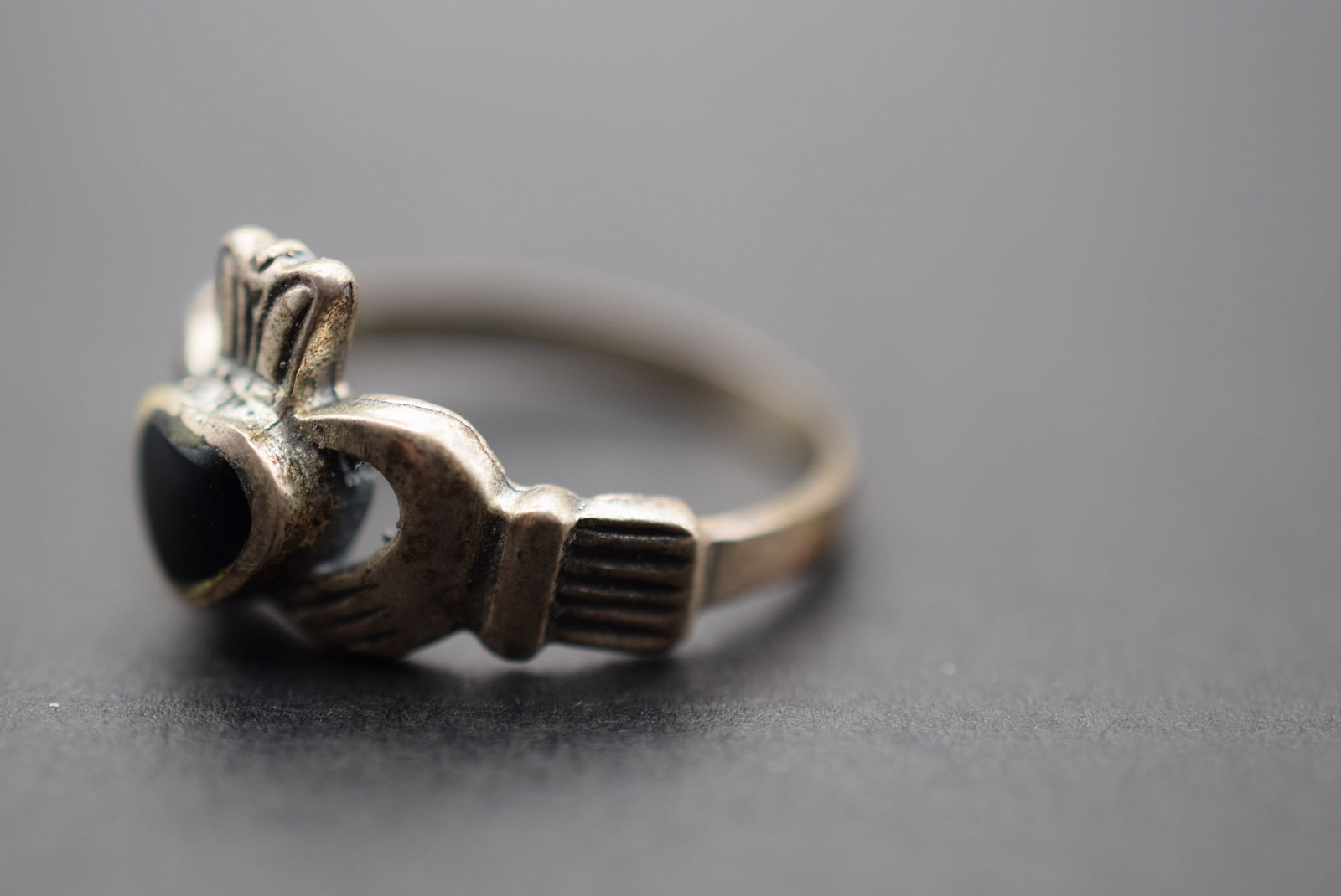 Claddah Celtic Vintage Sterling Silver 925 Ring Vintage Size 7.25 Lot 873: Claddah Celtic Vintage Sterling Silver 925 Ring Vintage Size 7.25 weighs 2.77 signed 925 inside