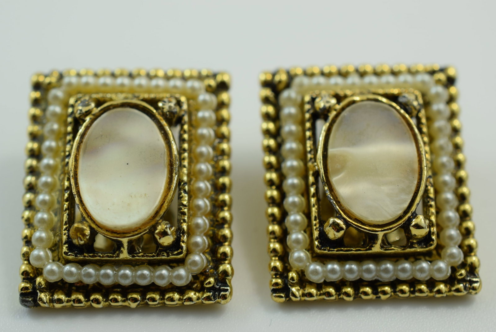 1940's Clip Earrings Mother of Pearl 1" Vintage Lot IL 897: 1940's Clip Earrings Mother of Pearl 1" Vintage