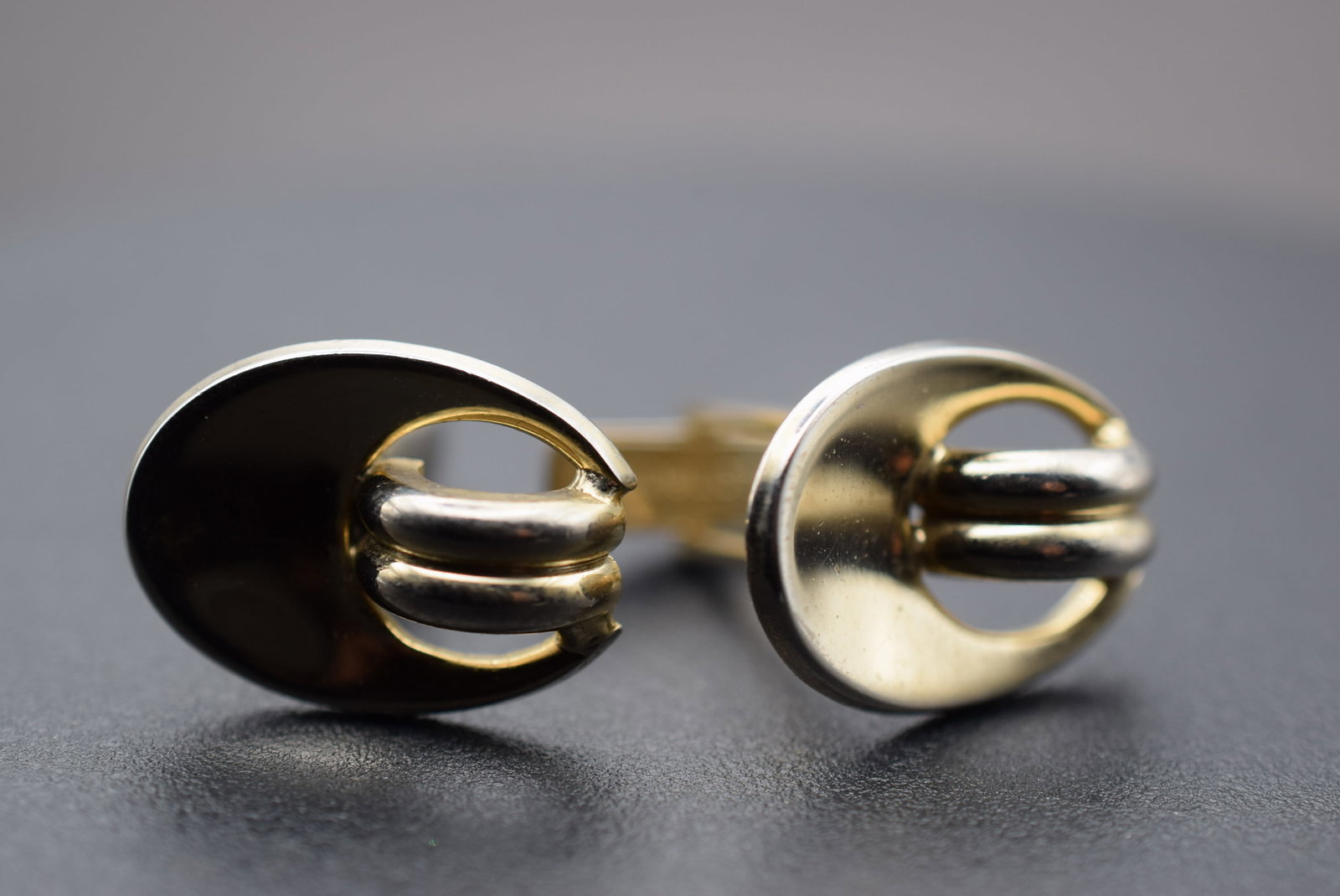 Pioneer Pat Pend Cufflinks Signed Vintage Lot 908: Pioneer Pat Pend Cufflinks Signed Vintage measures 1" x 3/4"