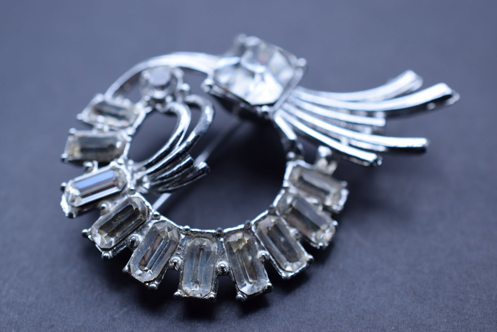 Rhinestone Brooch Pin Vintage Lot 926: Rhinestone Brooch Pin Vintage measures 2 1/4" x 1 1/2"