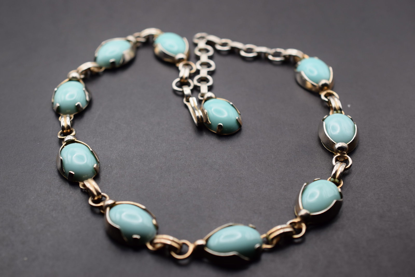 Turquoise Thermo Plastic Necklace Vintage 1940's Lot 928: Turquoise Thermo Plastic Necklace Vintage 1940's measures 18" long x 1/2"
