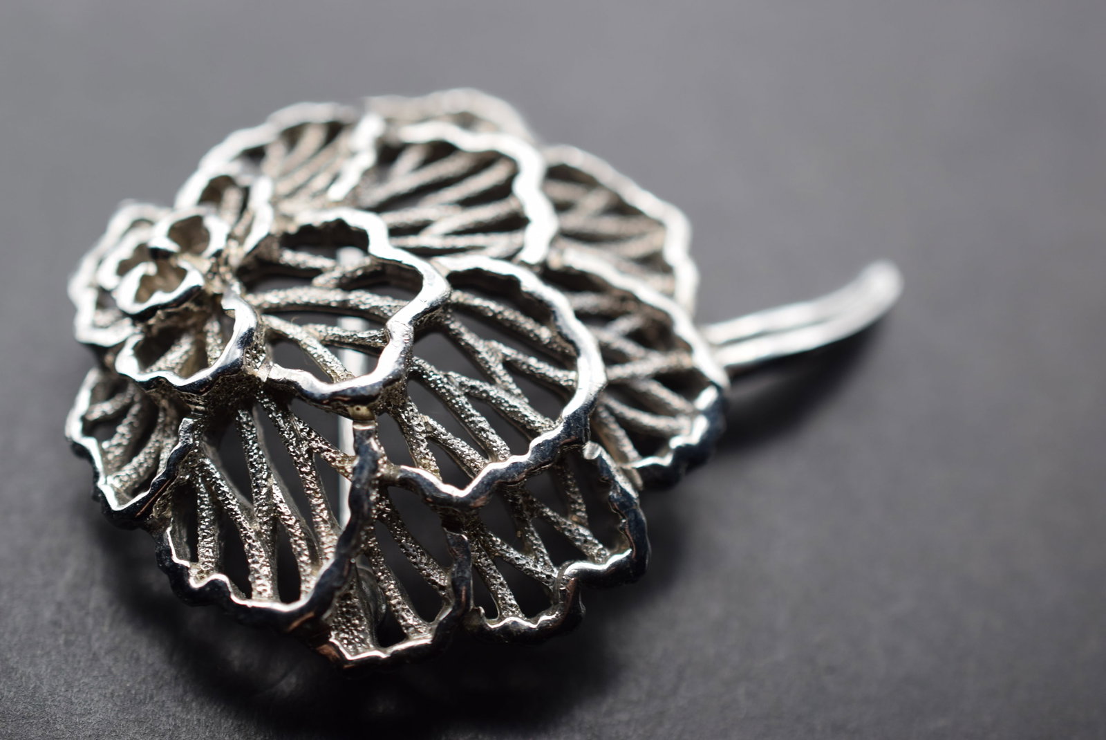 Karen Brent Brooch Pin Flower Lot 936: Karen Brent Brooch Pin Flower measures 2" x 1 1/2"