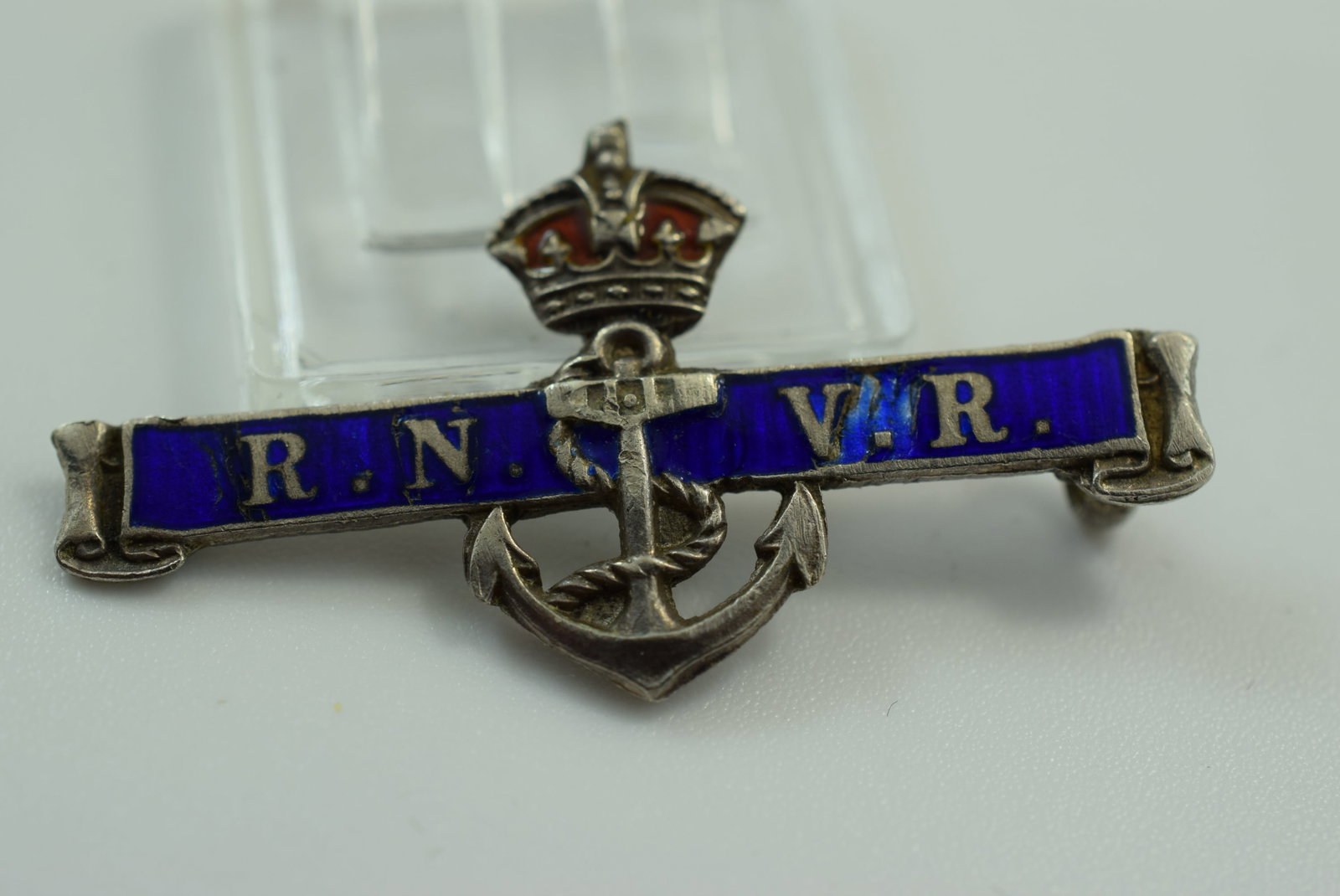 1916 RNVR Enamel Sterling Brooch Pin missing measures 1 1/2" Lot IL 972: 1916 RNVR Enamel Sterling Brooch Pin missing fron the back clasp measures 1 1/2"