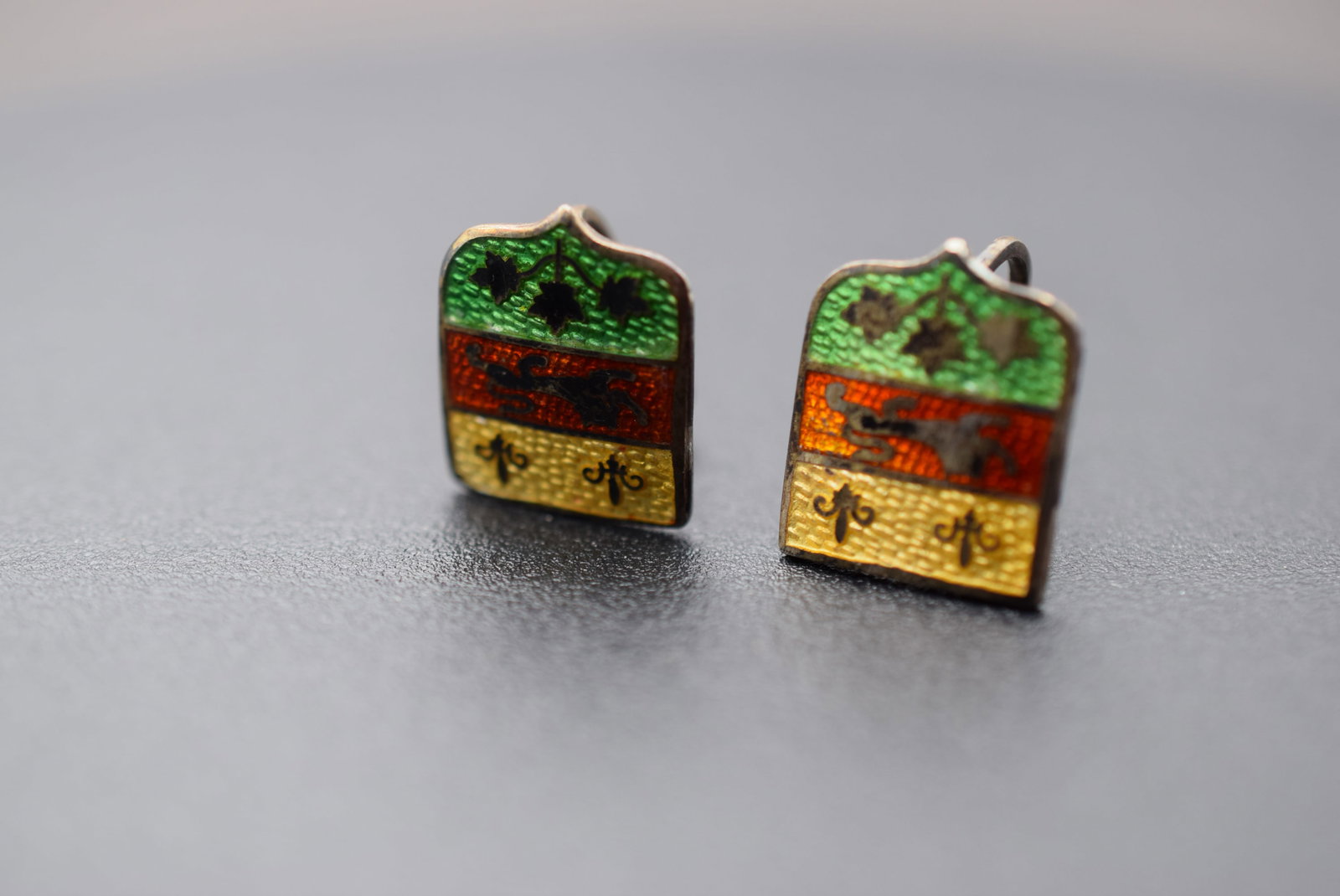 1930's Hudsons Bay Company Lion Enamel Screwback Earrings Sterling Lot 976: 1930's Hudsons Bay Company Lion Enamel Screwback Earrings Sterling stamped Sterling on the backs and measures 5/8" x 1/2" weighs 5.08 grams