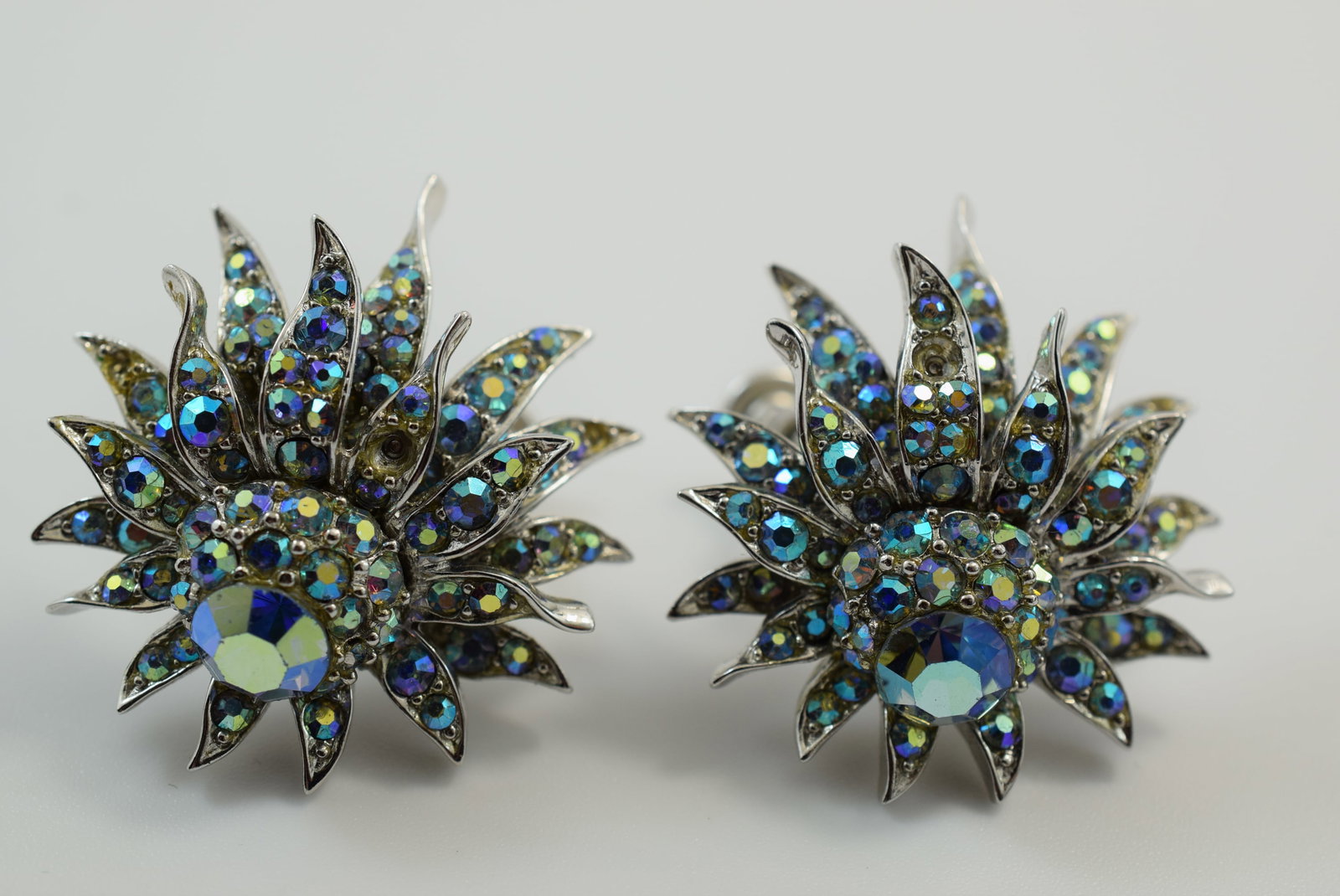 Spectacular Signed Boucher numbered 421 Screw Back Earrings Rhinestone Vintage Lot IL 982 (1 of 3)