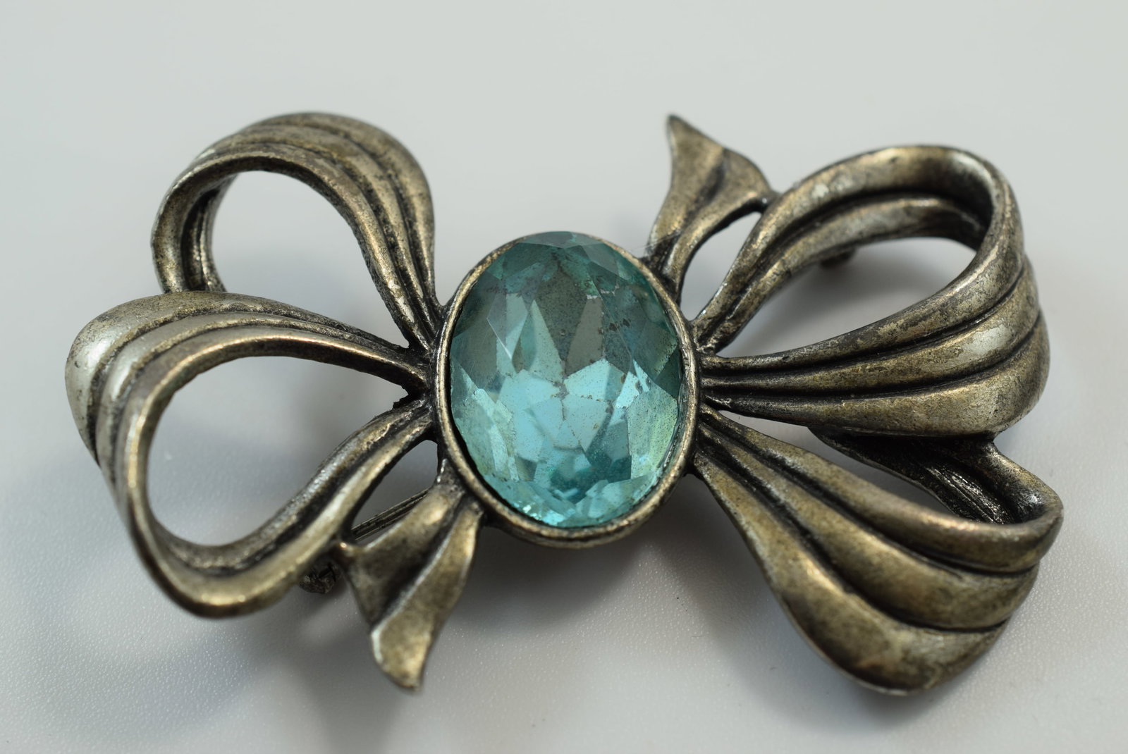 Bow Brooch Pin Vintage 1940's 2 3/8" Lot IL 985: Bow Brooch Pin Vintage 1940's 2 3/8"