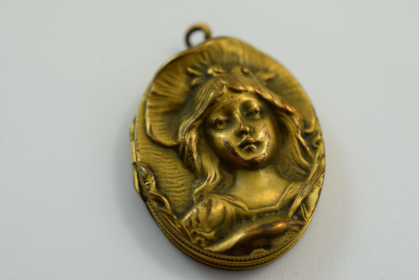 Edwardian Repousse Vintage Locket Signed S&BICO 1 1/8" Lot IL 989 (1 of 5)