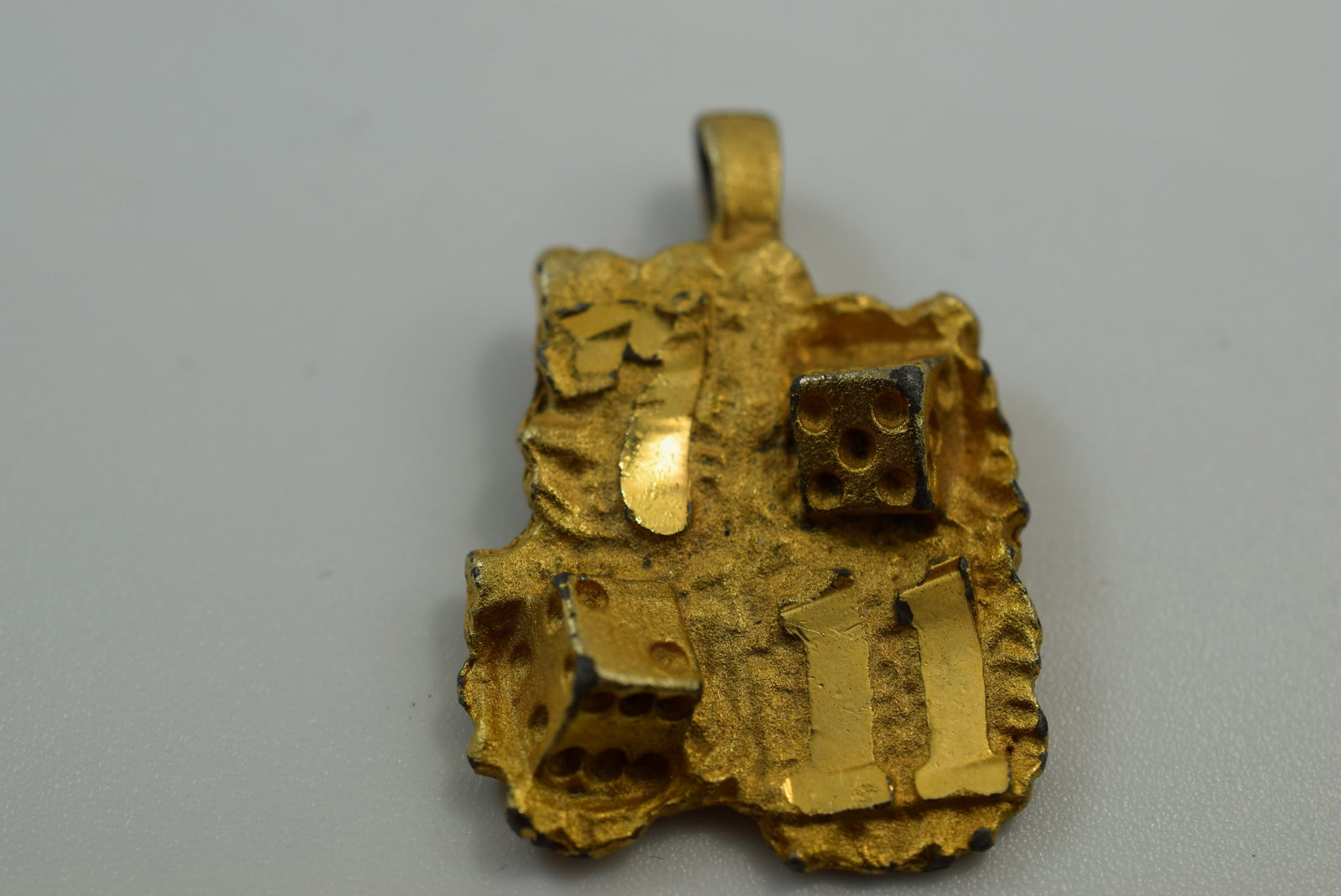 7 11 Dice Craps Lucky Nugget Pendant 1 1/4" Lot IL 994 (1 of 2)