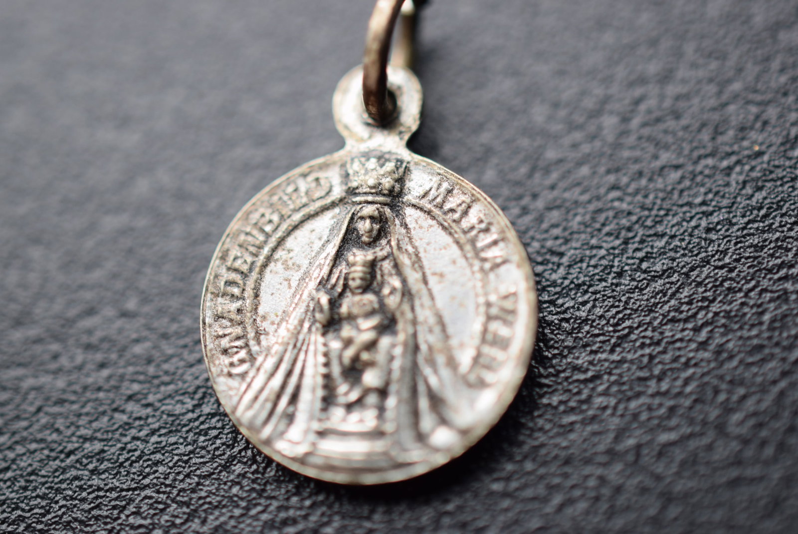 Religious Catholic Medal Maria Vintage Lot 1004 (1 of 2)